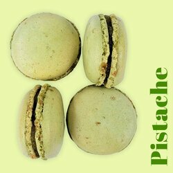 Macarons de diffrentes saveurs personnaliss avec du texte