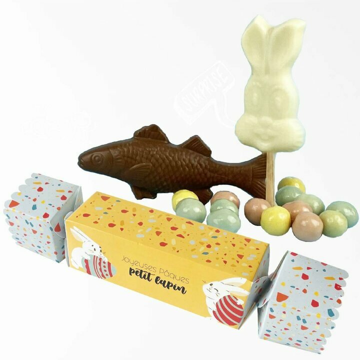 Box enfant avec sucette lapin en chocolat blanc, croustybille et poussin en chocolat lait pour Pâques