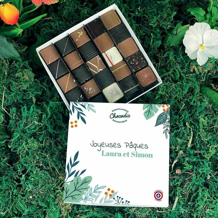 Coffret personnalis avec votre texte pour Pques avec des chocolats fins