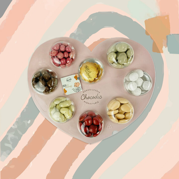 Coffret coeur palette avec 8 compartiments de gourmandises pour la fte des mres