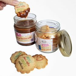 Coffret emball compose d'un pot de caramel  tartiner et d'un pot de biscuits personnaliss pour la matresse