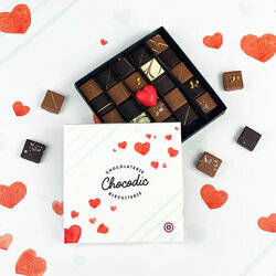 Coffret ouvert de chocolats fins pour la Saint-Valentin