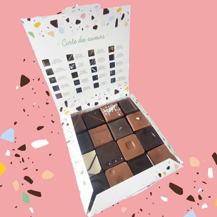 Coffret ouvert de chocolats fins personnalis avec votre message