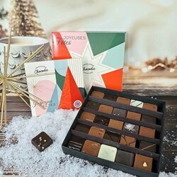 Coffret de 25 chocolats fins de Nol ouvert