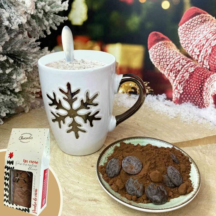 Cacao en poudre pour chocolat chaud de Noël