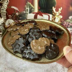 Fritures de Noël de chocolat noir et lait faibles en sucre