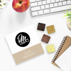 Carr de 16 chocolats design casse noisette