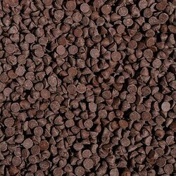 Vue du dessus sur une table des pistoles de chocolat noir, lait, blanc et lait-caramel