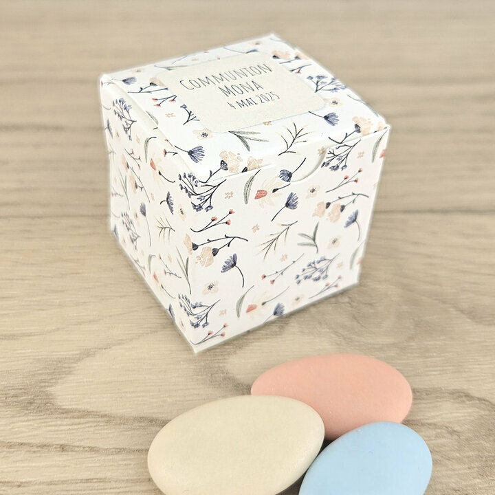 Boite  drages cube ''Fleurette'' personnalise avec du texte