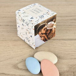 Boite  drages cube ''Fleurette'' personnalise avec du texte et une photo