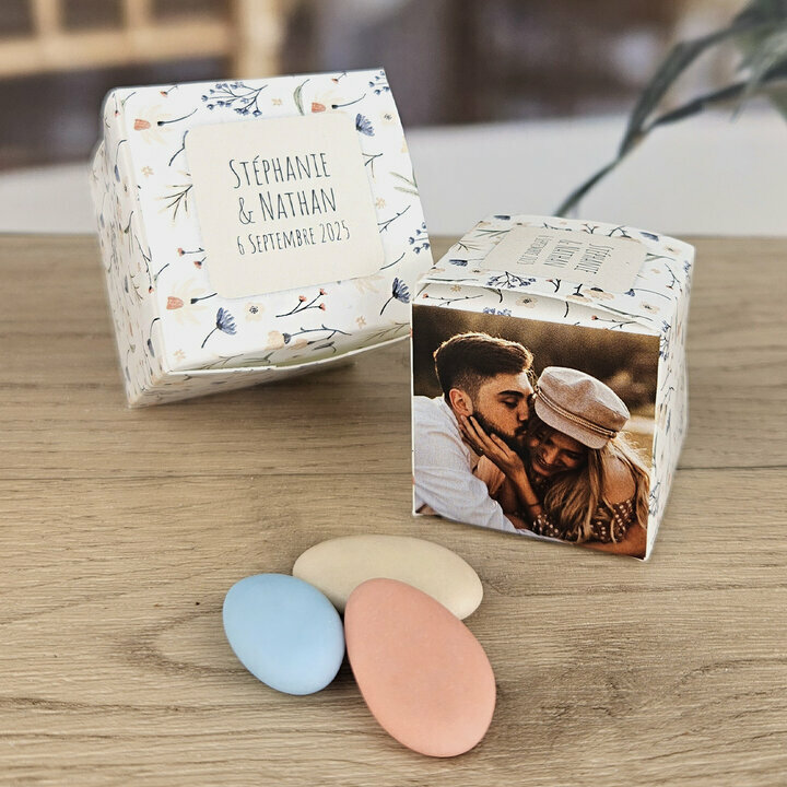 Boite  drages cube ''Fleurette'' personnalise avec du texte