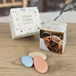 Boite  drages cube ''Fleurette'' personnalise avec du texte