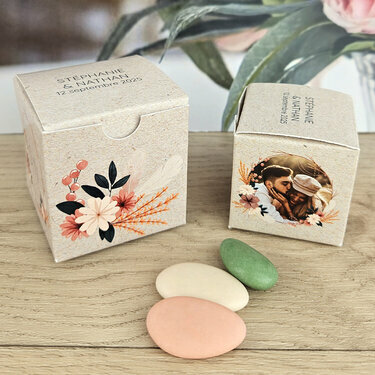 Boite à dragées cube ''Fleurs séchées'' personnalisée