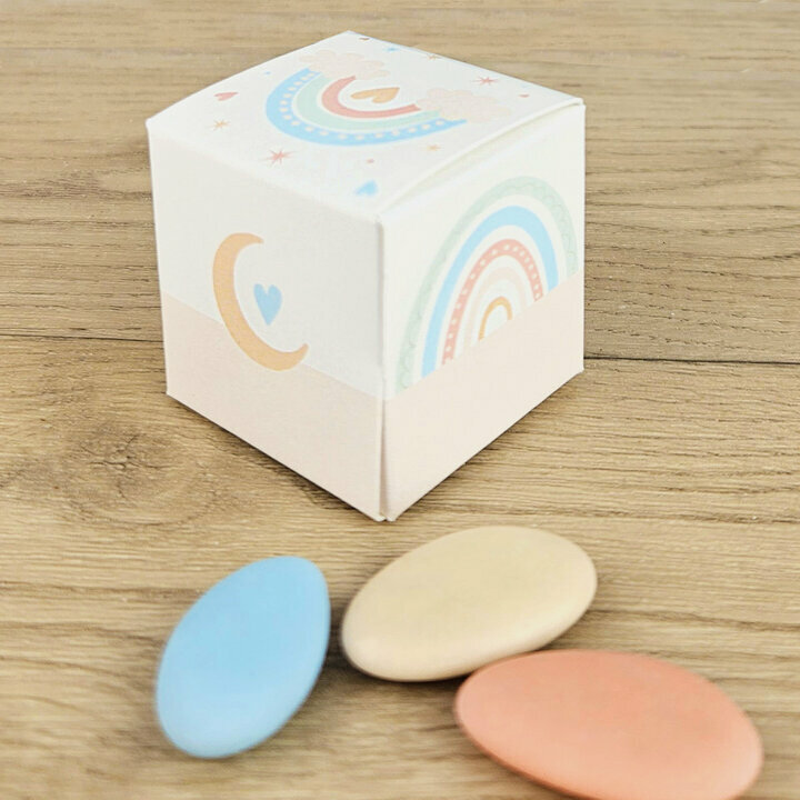 Boite  drages cube ''Arc-en-ciel'' non personnalise vue de dos