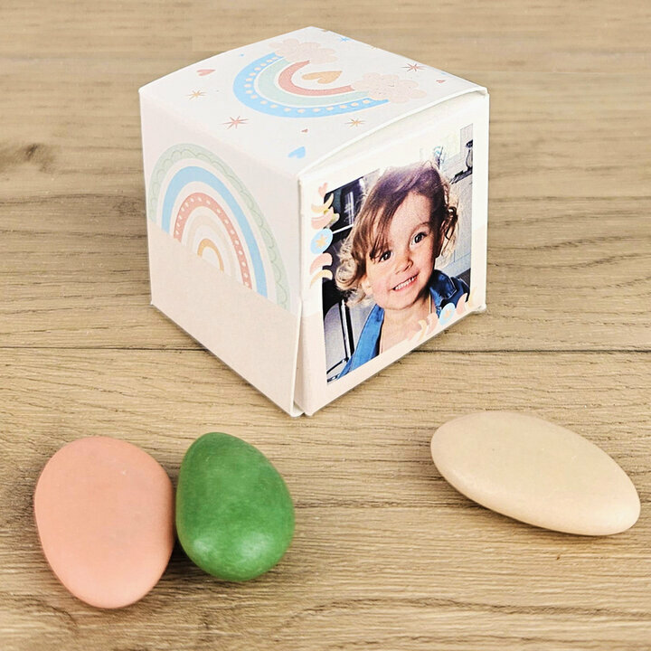 Boite  drages cube Petit Modle ''Arc-en-ciel'' personnalise Photo vue de dos