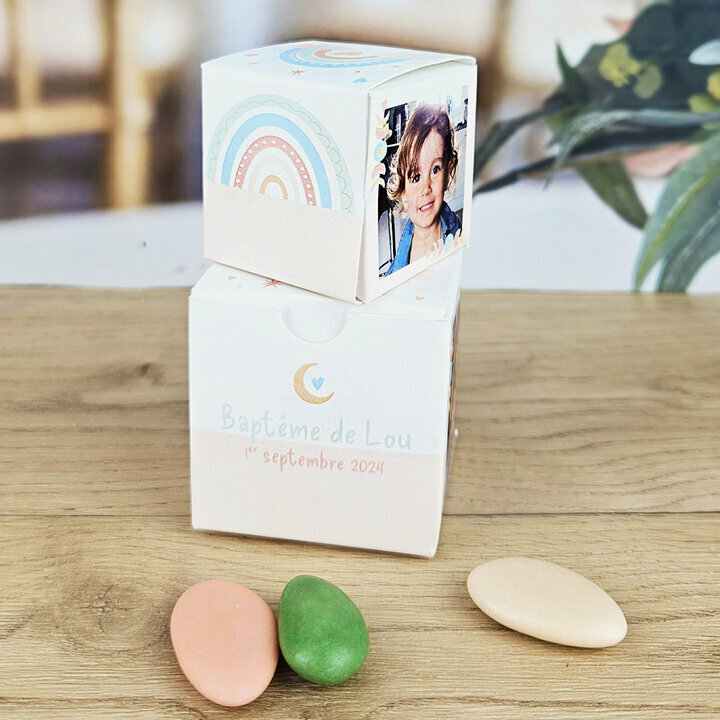 Boite  drages cube ''Arc-en-ciel'' personnalise