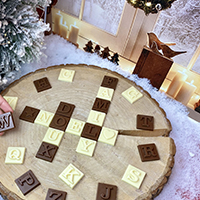 Un jeu de lettre en chocolat pour noël