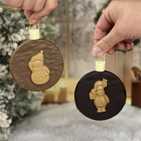 Palet de chocolat en forme de boule de Noël à accrocher dans le sapin